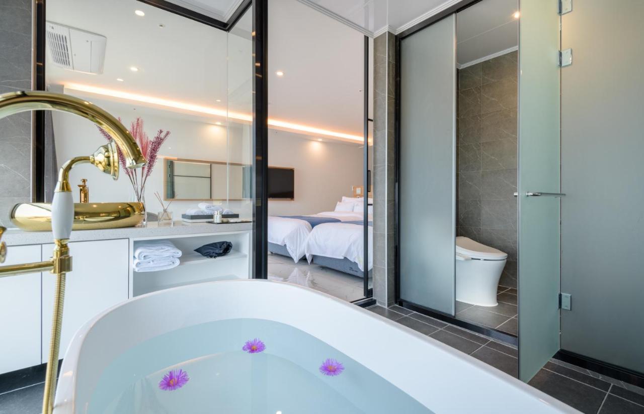 Hotel Mer Bleue Jeju Eksteriør billede